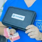 Kit de alineadores Invisalign para ortodoncia
